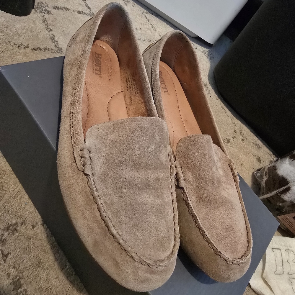 Women's Tan Suede Born Axona Driving Moccasins 10M Flat, Soft & Comfortable
